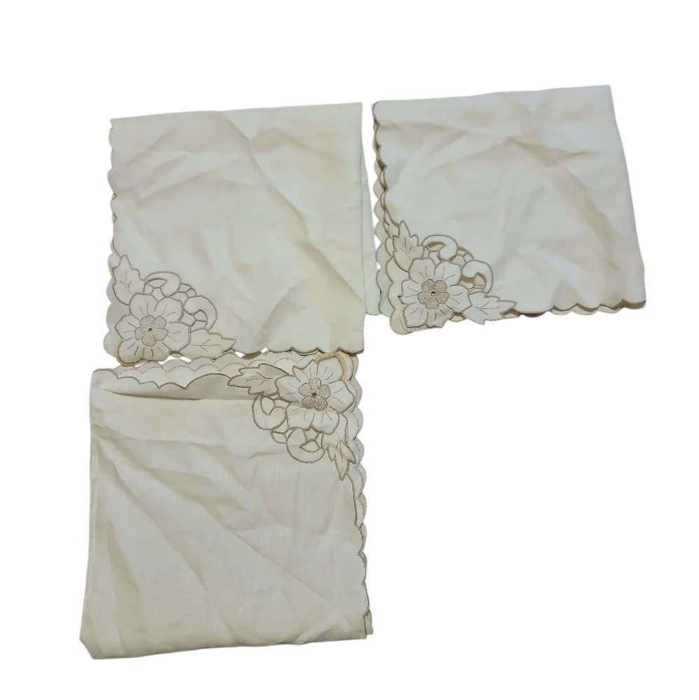 Vintage Elegant Cream Table Linens with Floral Embroidery Lot Of 3‎ Portugal
